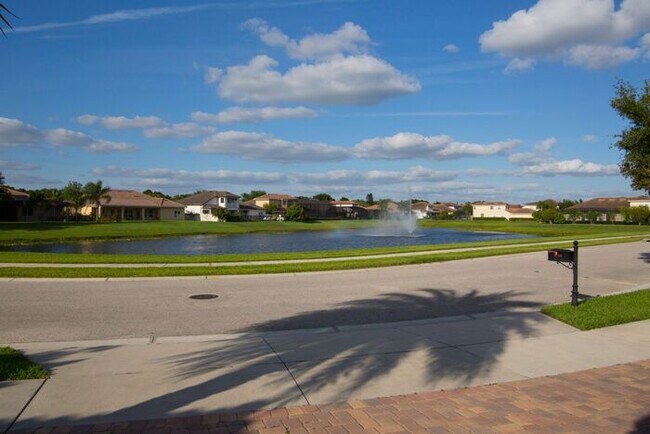 Foto del edificio - Beautiful 4 Bedroom/4 Bath in Belle Isle w...