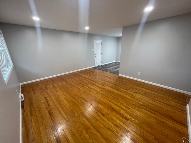 Puerta de entrada interior - 16 Slate Hill Rd