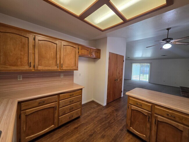 Foto del edificio - 1846 N Selina Ct