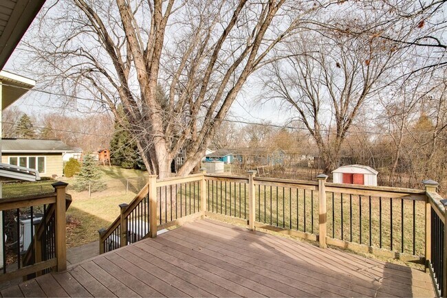Building Photo - Spacious 6BR House in New Brighton