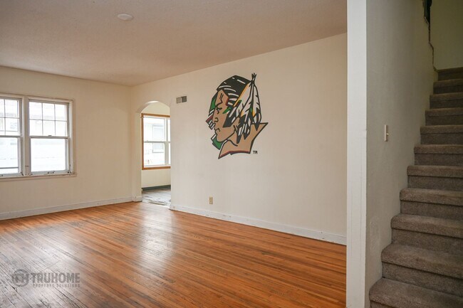 Foto del edificio - Large 6 Bedroom Home for Rent! Great Location on University! *RENT SPECIAL*