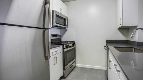 Building Photo - 505 W 45th St