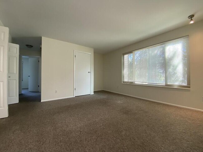 Building Photo - 4850 S 1300 E