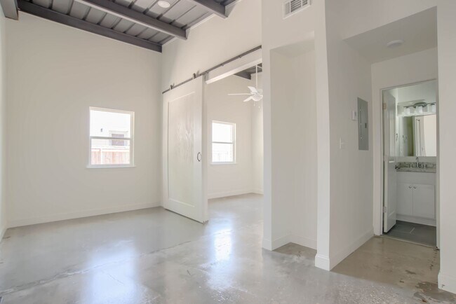 Foto del edificio - 728 Desire St