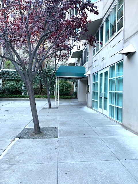 Primary Photo - 240 Lombard St