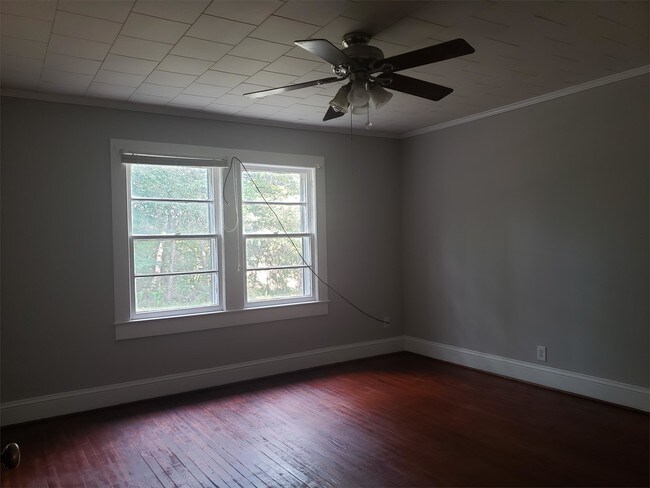 Foto del edificio - 3317 Sikes Mill Rd