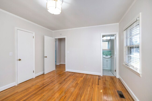 Foto del edificio - 515 W Calhoun St