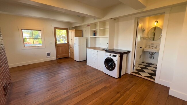 Foto del edificio - 1588 Grand Ave