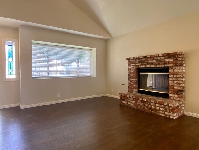 Building Photo - HERITAGE VILLAGE HOME AVAILABLE IN FEBRUARY!!