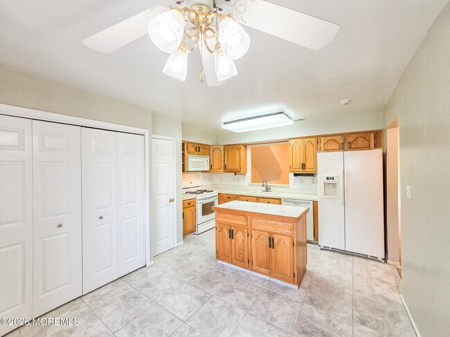 Building Photo - 1H Rutland Ln
