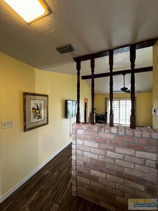 Foto del edificio - 603 Continental Dr