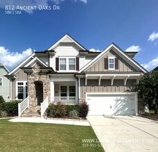Building Photo - 812 Ancient Oaks Dr