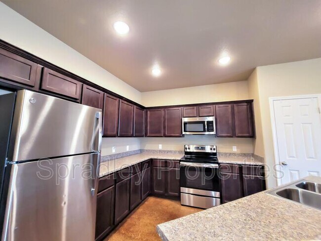 Building Photo - 1559 Kal Ct