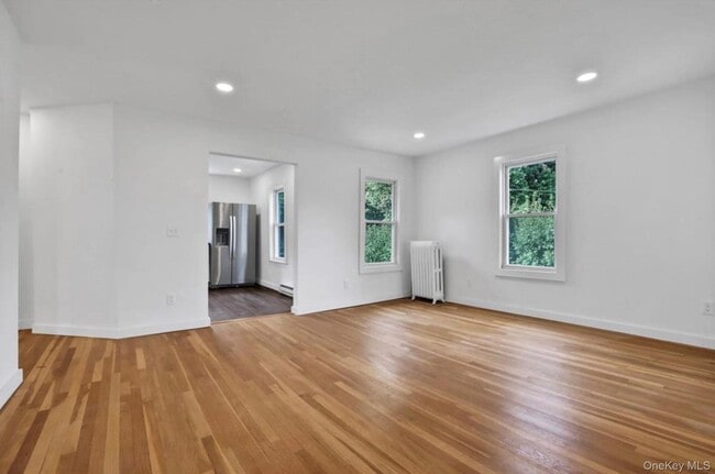 Building Photo - 27 Tioronda Ave
