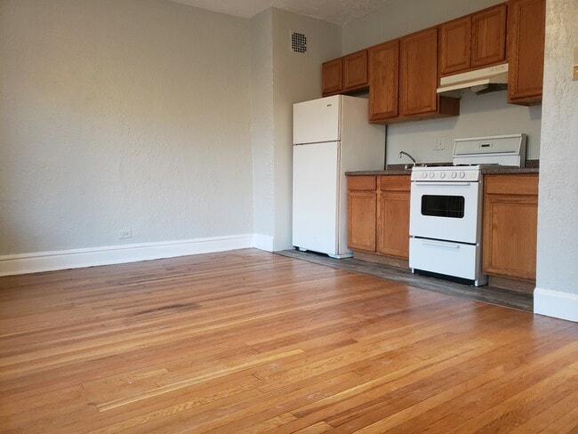 Building Photo - 4608 N Spaulding Ave