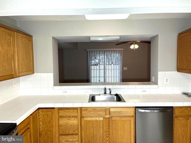 Foto del edificio - 46080 Callas Way