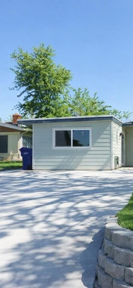 Building Photo - 5650 San Vincente Way