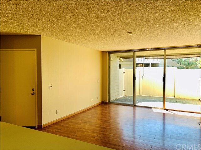 Building Photo - 11 Carriage Way