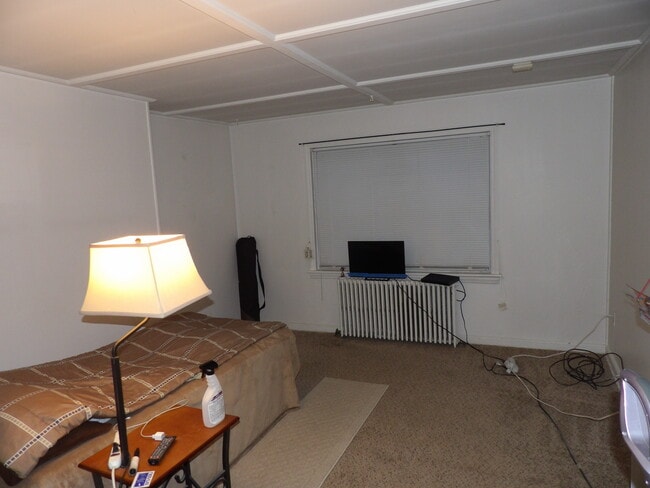 Building Photo - 19 Hasbrouck Ave