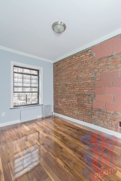 Foto del edificio - 221 E 11th St