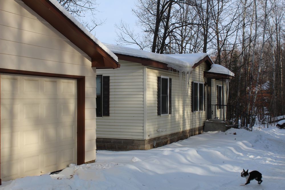 Primary Photo - Great 2 bedroom 2 bath on Portage Lake