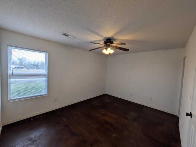 Foto del edificio - 1332 N Curtis Ct