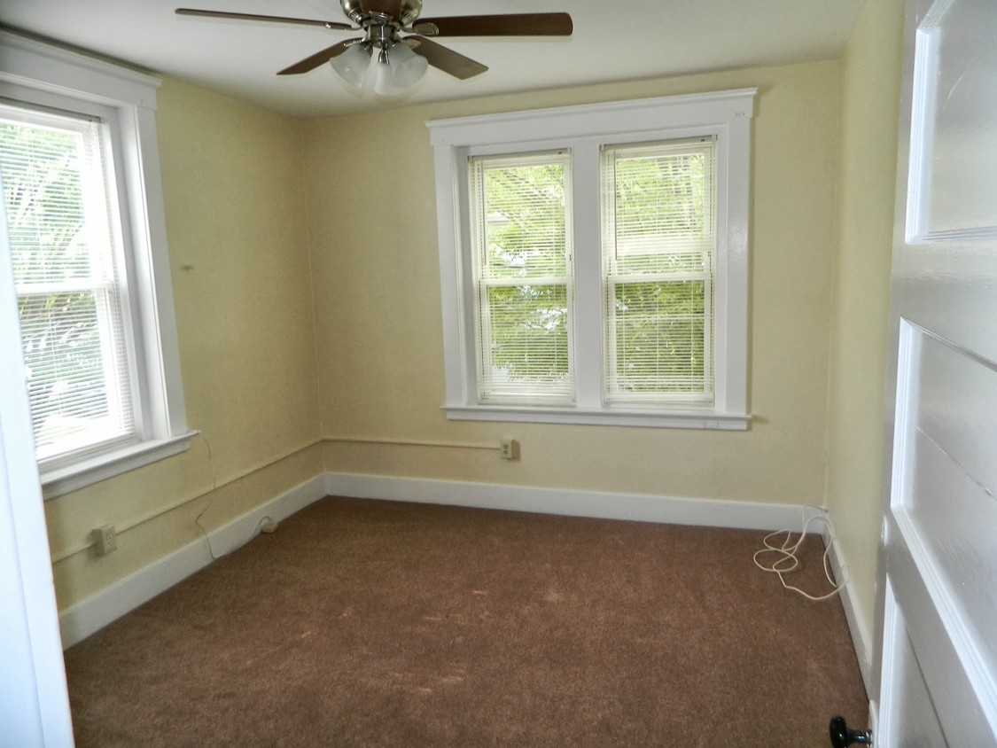 Building Photo - 159 Willow St