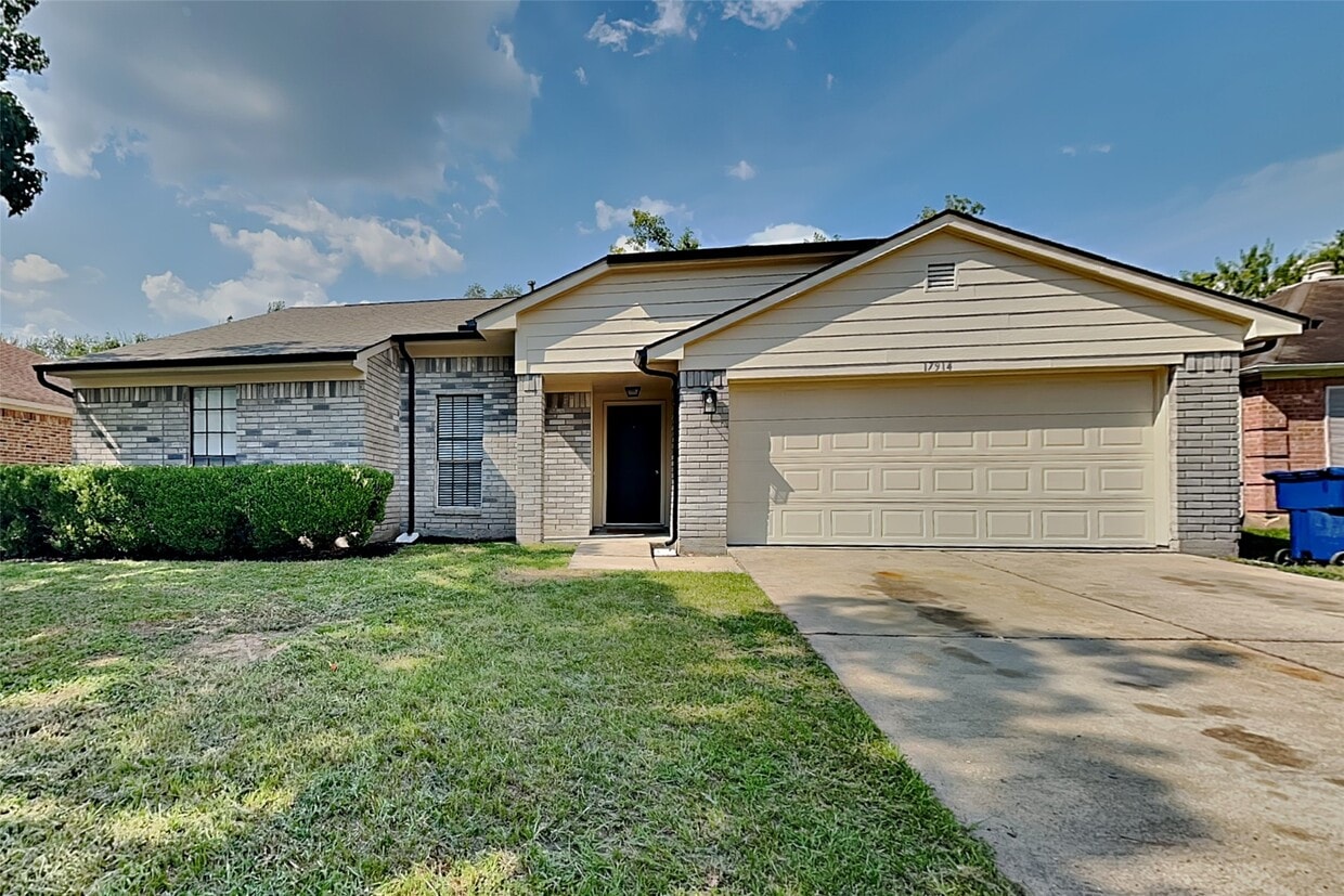 Primary Photo - 17914 Autumn Hills Dr