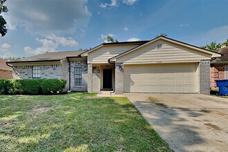 Building Photo - 17914 Autumn Hills Dr