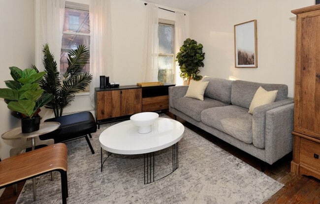 Foto del edificio - 348 W 38th St