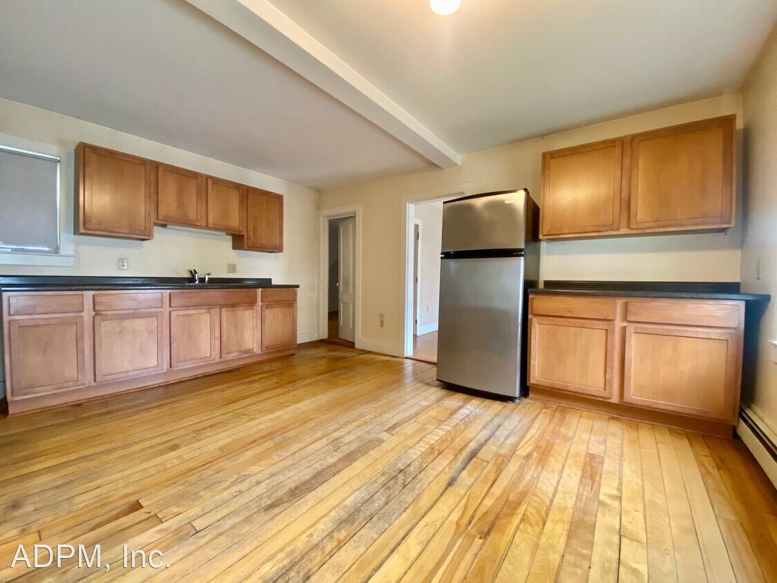 1 br, 1 bath House 43 Powow Street Unit 1 House Rental in Amesbury