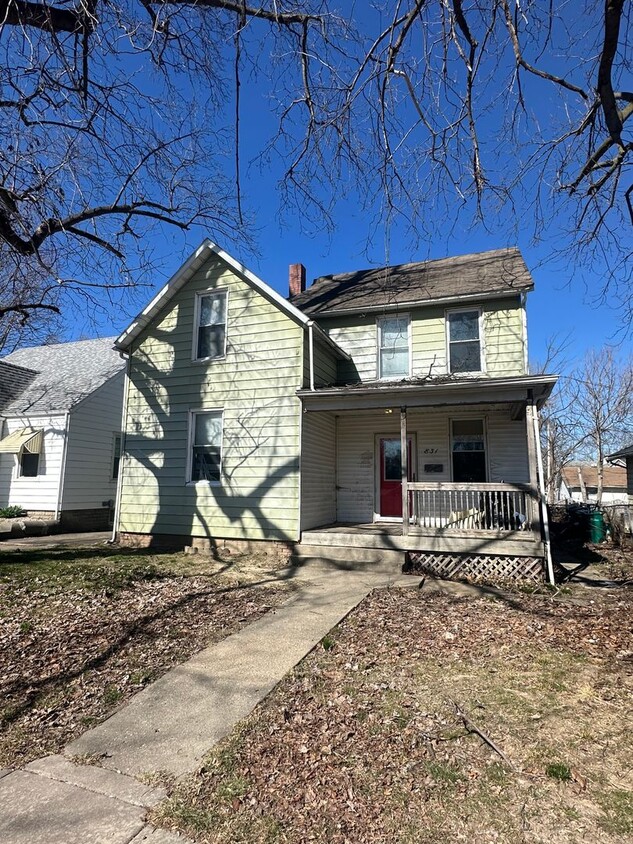 Primary Photo - 831 E Percy Ave