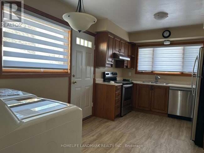 Building Photo - 28 Landfair Crescent