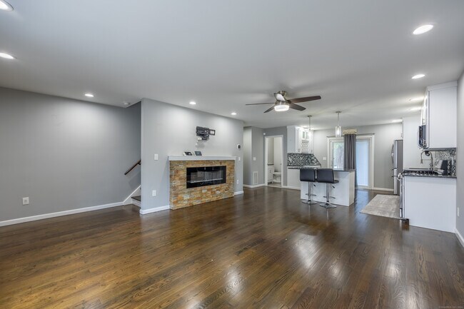 Foto del edificio - 536 Redstone Hill Rd