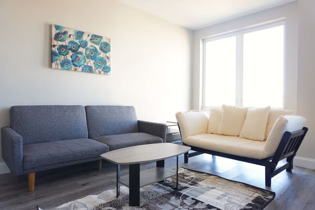 Building Photo - 140 Pearl St