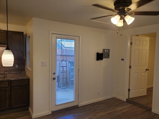 Building Photo - 506 S Pershing St