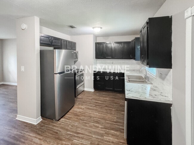 Foto del edificio - 11469 Wingate Rd N