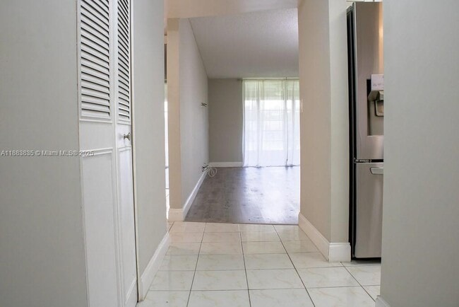 Foto del edificio - 7561 NW 1st St