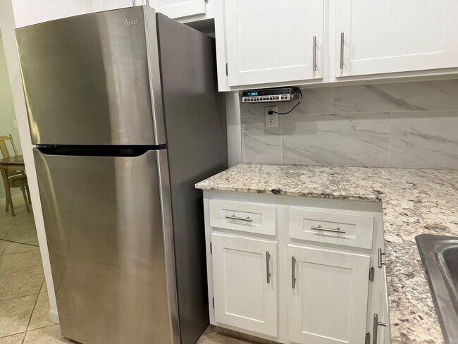 Foto del edificio - 14676 Canalview Dr