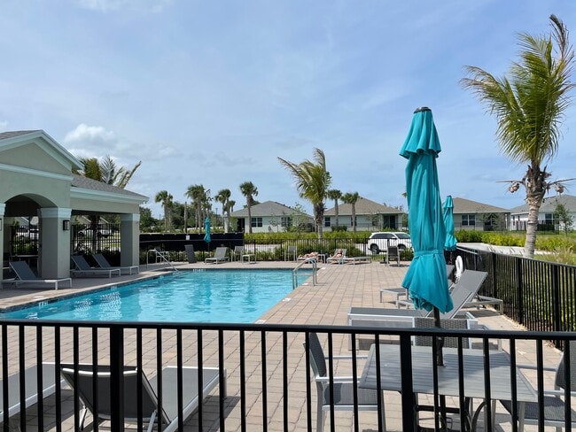 Foto del edificio - 2951 NE Breezeway Cir