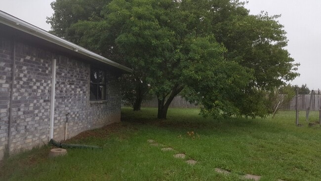 Building Photo - 309 Cody Lane
