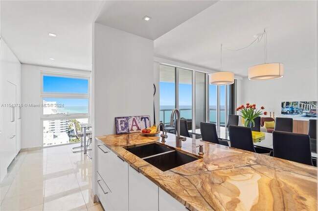Foto del edificio - 4201 Collins Ave