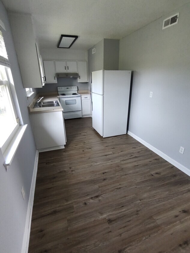 Primary Photo - Capri Apartments