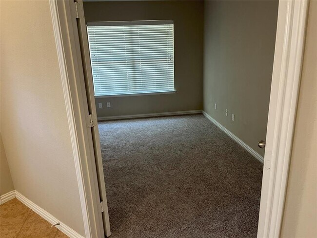 Building Photo - 2375 Garlic Creek Dr