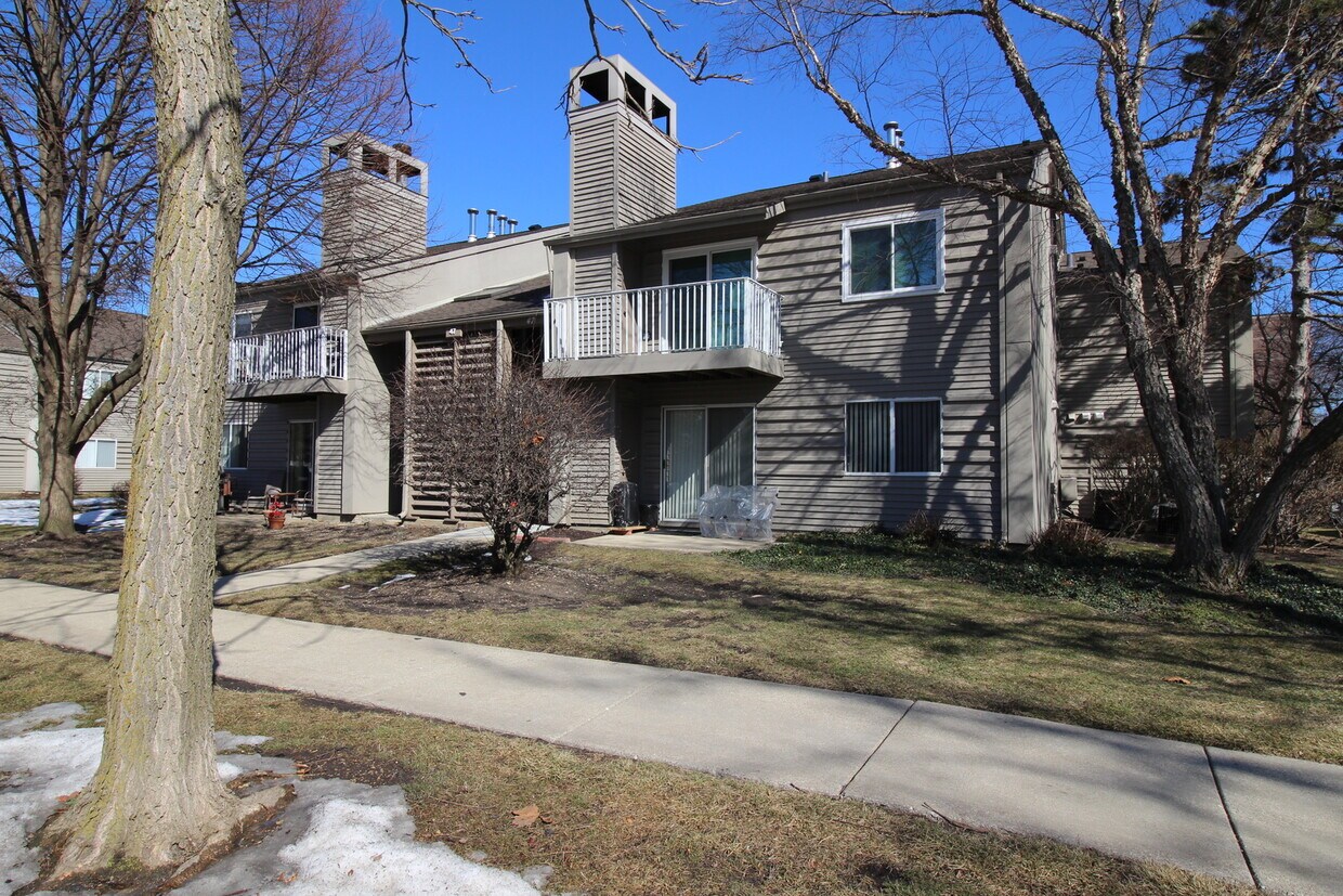 47 Orchard Terrace Unit 2, Lombard, IL 60148 Condo for Rent in