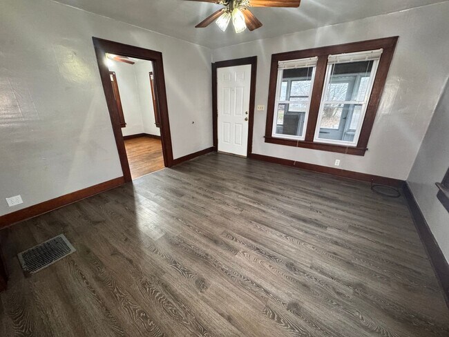 Foto del edificio - 412 Taylor Ave