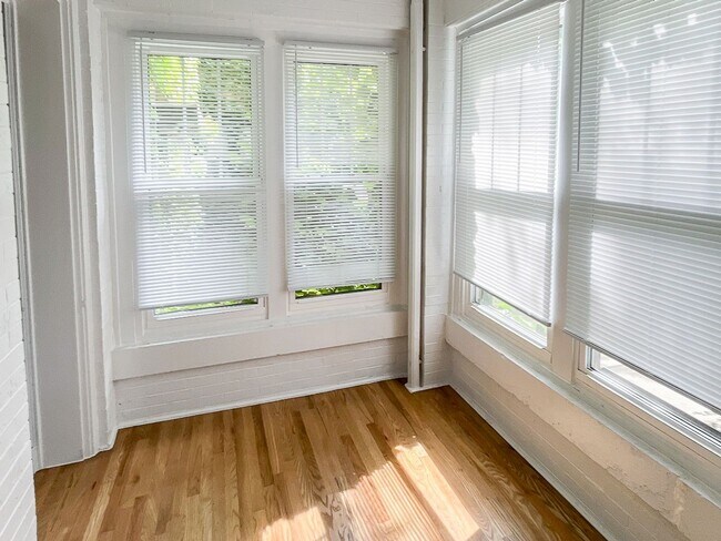 Foto del edificio - 5943 N Magnolia Ave