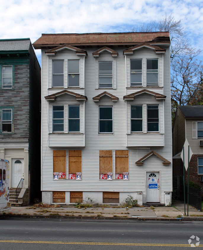 Building Photo - 171-173 Elizabeth Ave