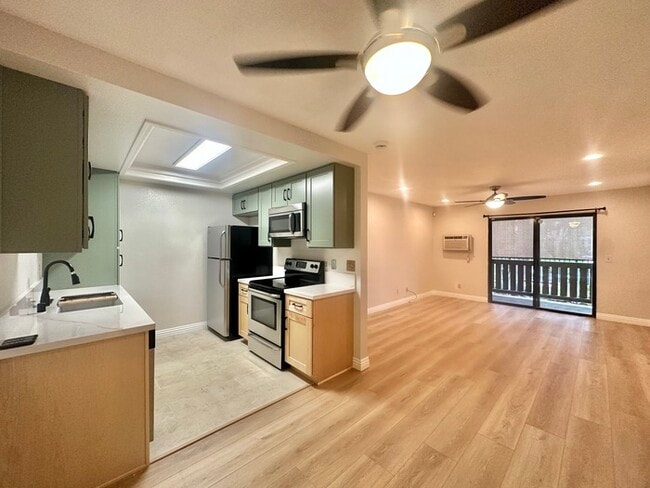 Building Photo - Newly Renovated 1 BD / 1 BA W/ Large Priva...