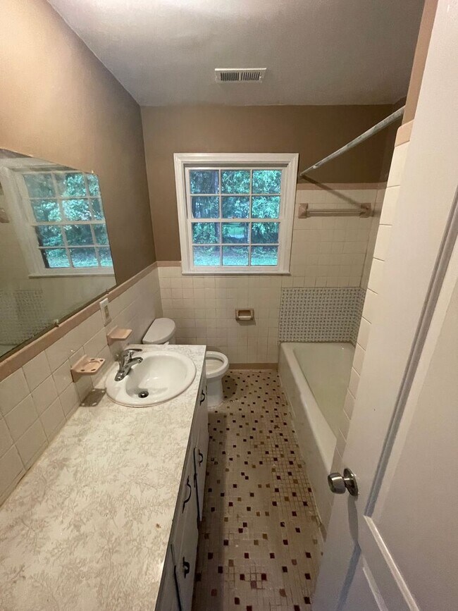 Foto del edificio - 8842 Deerwood Dr